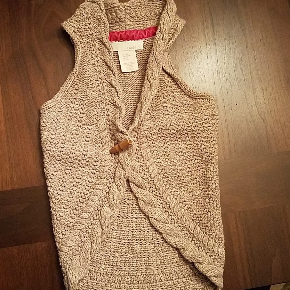 Girl's size 6x vest